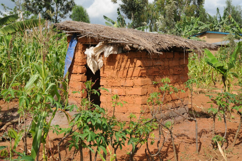 16,000 people in Oyam district lack pit latrines | Voice of Lango